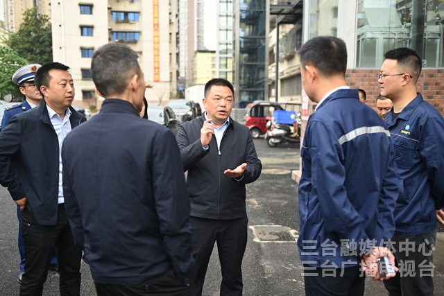 唐顺江督导检查燃气安全工作