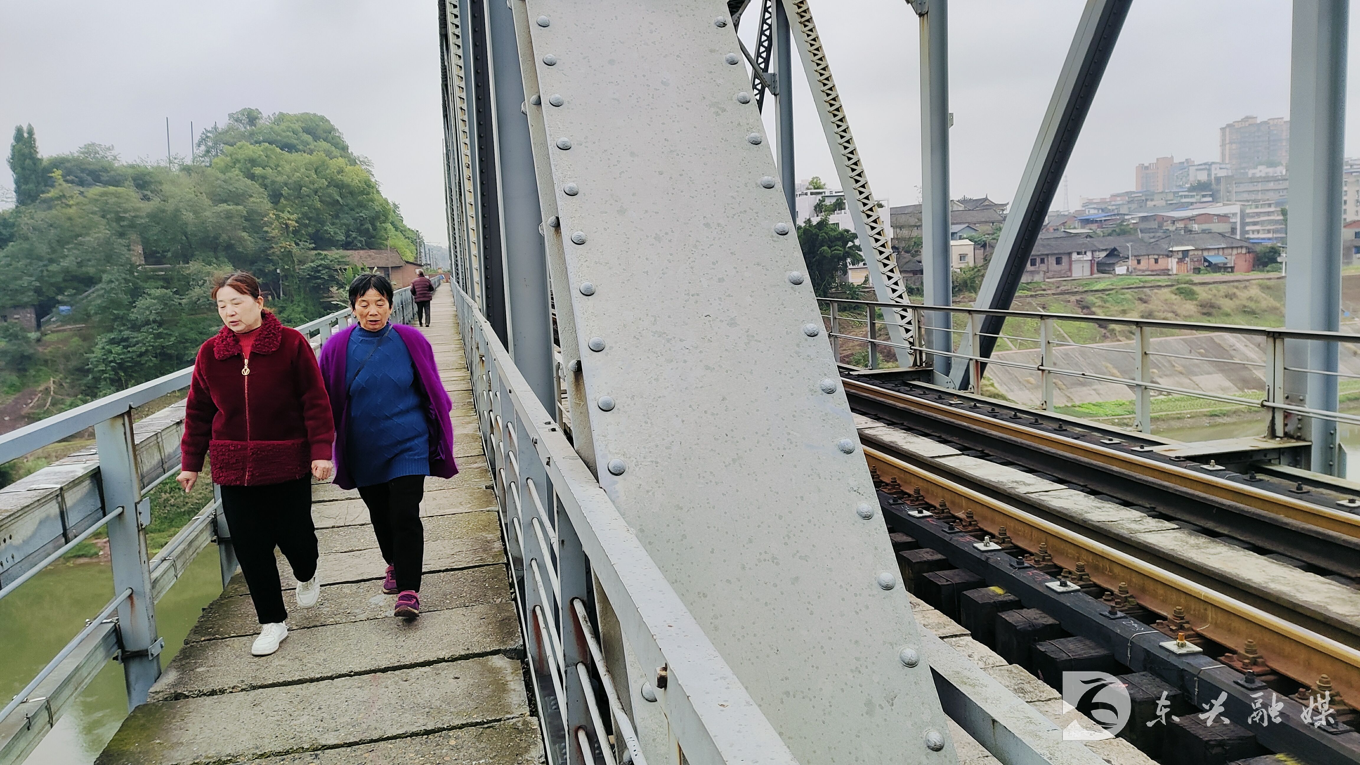 跟随一路向前来椑木铁桥打卡吧